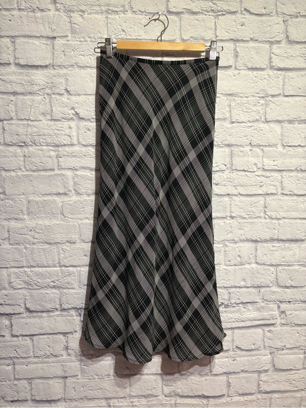 Liz Claiborne Black and Gray Plaid Midi Skirt Size 2 petite